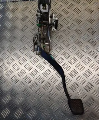 Toyota Avensis T270 Clutch pedal 8951020041