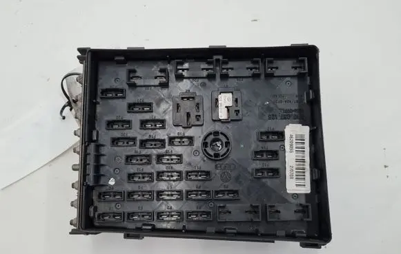 Volkswagen PASSAT B6 Fuse module 3C0937125