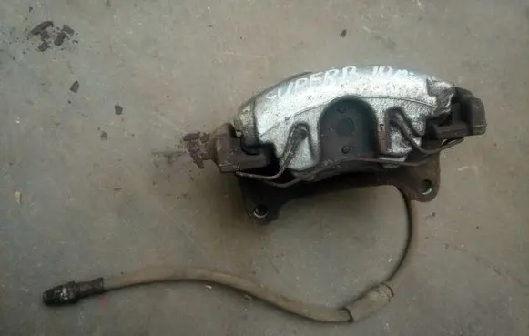 Skoda Superb B6 (3T) Front brake caliper