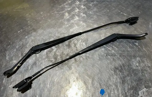 Citroen DS4 Front wiper blade arm 9687494480 9687490380