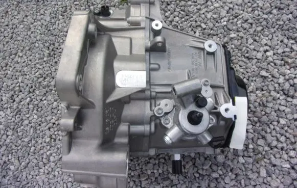 Volkswagen Polo VI Manual 5 speed gearbox UVN
