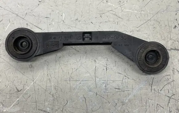 Opel Zafira B Air filter cleaner box bracket assembly 90531006