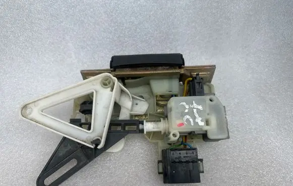 Volvo XC70 Tailgate/trunk/boot lock/catch/latch 754625 6030