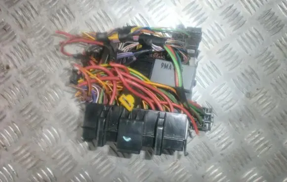 Ford Fiesta Fuse box set YS6T14K150AB 65GF700-02