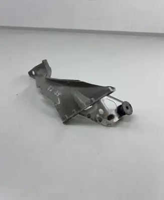 Audi A6 C7 Fender mounting bracket 4g0821136a