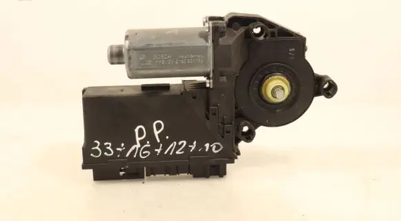 Seat Exeo (3R) Front door window regulator motor 0130821764