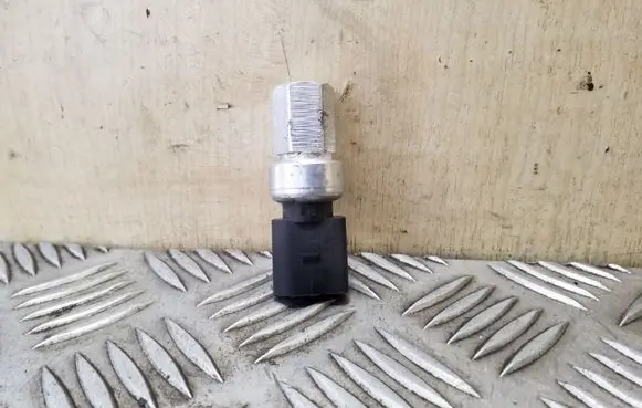 Audi Q7 4L Air conditioning (A/C) pressure sensor 1J0959126