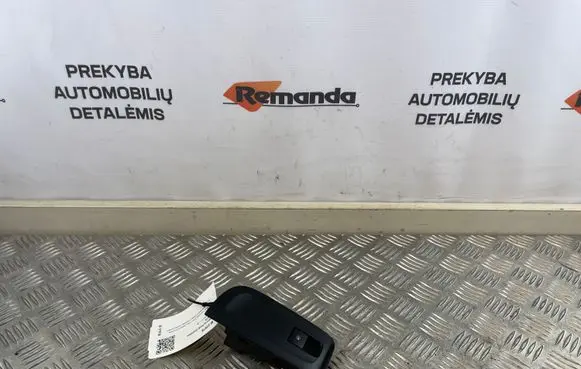 Opel Zafira C Electric window control switch 13301886