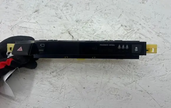 Toyota RAV 4 (XA40) Hazard light switch 8395042230