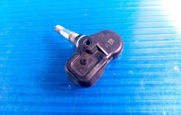 Nissan Juke I F15 Tire pressure sensor 10R036201 0066032