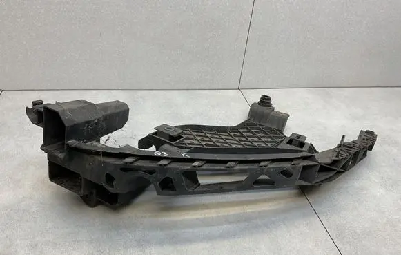 Audi Q3 8U Headlight/headlamp mounting bracket 8U0805607A