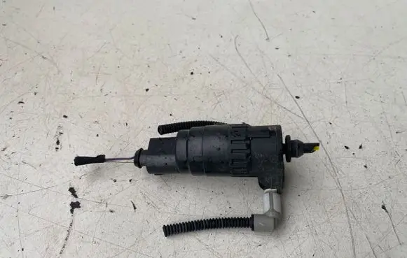 Volkswagen Golf VI Windscreen/windshield washer pump 1K6955651
