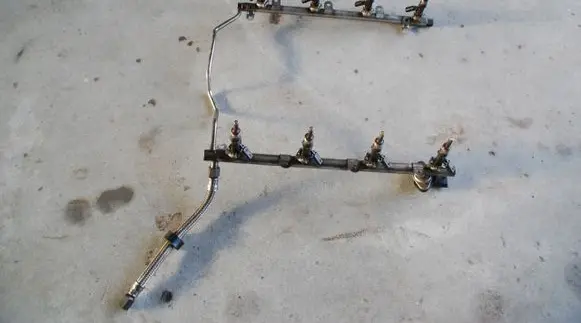 Mercedes-Benz S W221 Fuel main line pipe A1560701895Q01