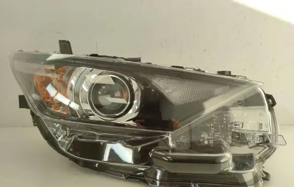 Toyota Auris E180 Headlight/headlamp 8113002K30
