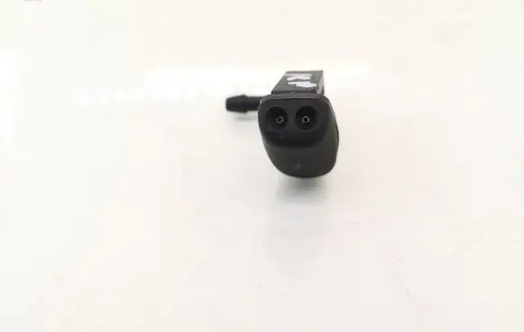 Ford Focus C-MAX Windshield washer spray nozzle 4M5117666A 4M5117666B