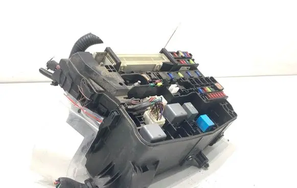 Toyota Avensis T270 Fuse box set 82111-05L90
