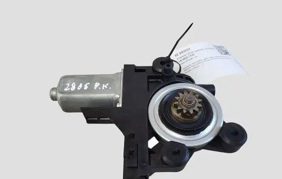 Volvo V70 Front door window regulator motor 970713101