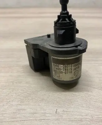 Toyota Avensis T270 Headlight level adjustment motor 3740078515 8651000710 8566128010