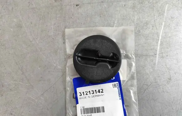 Volvo V40 Headlight/headlamp dust cover 31213142