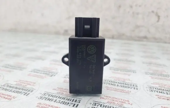 Volkswagen Jetta V Seat heating relay 7L0959772D