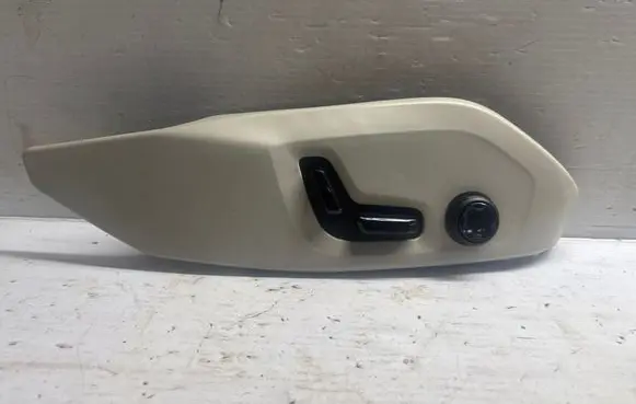 Volvo XC90 Front door seat control surround trim 39831637