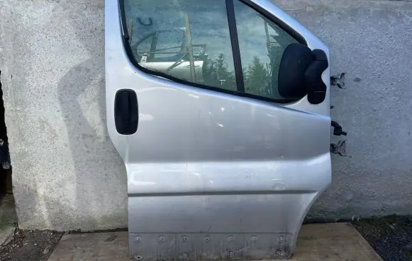 Opel Vivaro Front door
