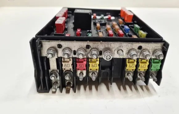 Volkswagen PASSAT B6 Fuse module 3C0937125 63592777 3C09712490