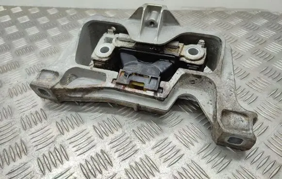 Mercedes-Benz A W176 Engine mount bracket A2462402617