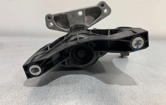 Peugeot 5008 Engine mount bracket 9820297580