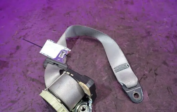 Opel Tigra B Front seatbelt
