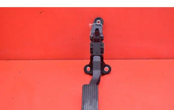 Hyundai Kona I Accelerator throttle pedal 00136810