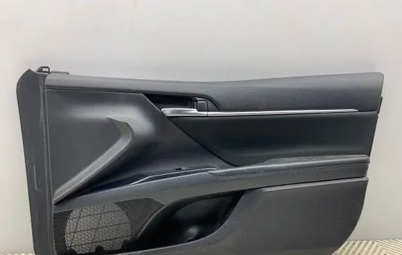 Toyota Camry VIII XV70 Front door card panel trim