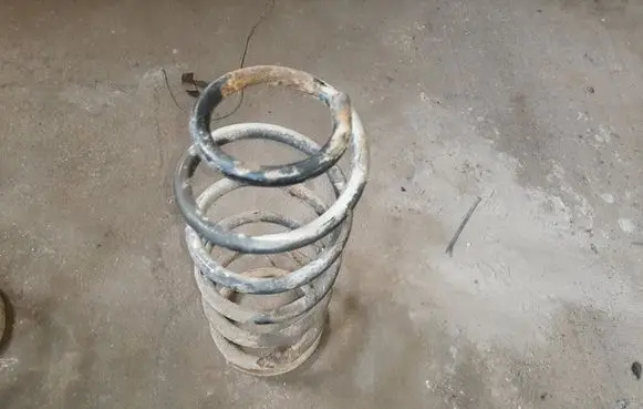 Toyota Land Cruiser (J200) Front coil spring