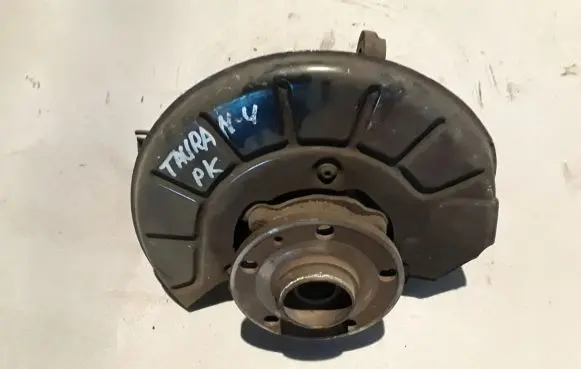 Front wheel hub