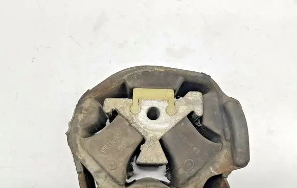 Engine mount bracket