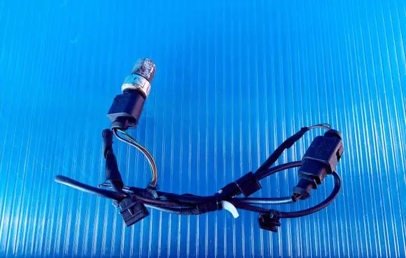 Volkswagen PASSAT B6 Air conditioning (A/C) pressure sensor 1J0973703