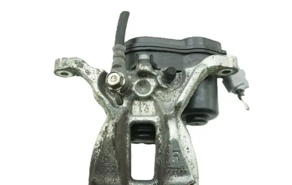 Toyota C-HR I Rear brake caliper 
