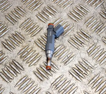 Toyota C-HR I Fuel injector 232500T110