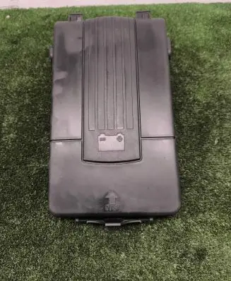 Volkswagen PASSAT B7 Battery box tray cover/lid 3C0915443