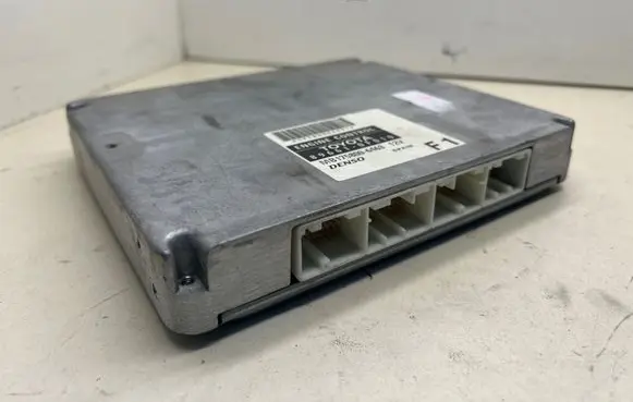Toyota Avensis T250 Engine control unit/module 1758006463 896610F010 MB1758006463