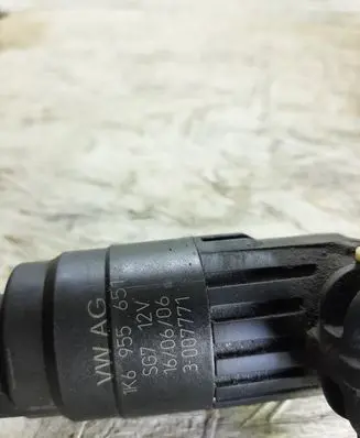 Skoda Octavia Mk2 (1Z) Windscreen/windshield washer pump 1K6955651