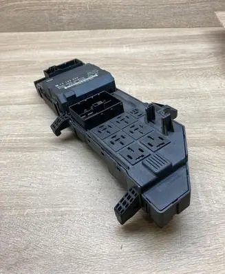 Opel Vectra C Fuse module 13120953 24443147