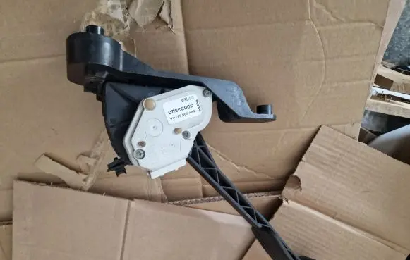 Volvo XC90 Accelerator throttle pedal 30683520