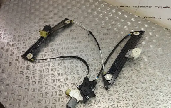 BMW 4 F32 F33 Front door window regulator with motor 7046031