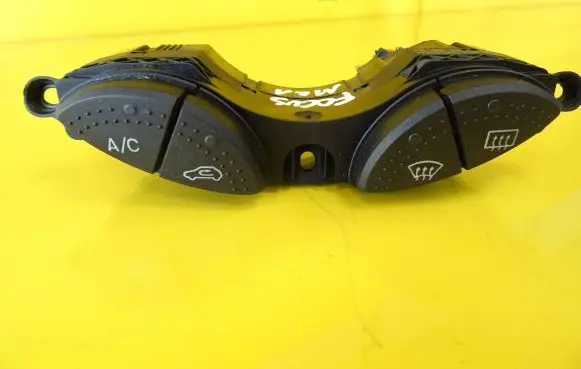 Ford Focus Windscreen/window heater switch 9BAG19A945CH