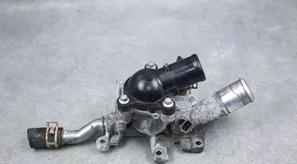Mazda 6 Thermostat/thermostat housing S5209 PE0115172