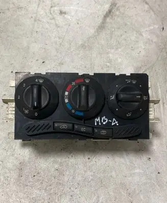 Mercedes-Benz A W168 Climate control unit 1688300485 K092498
