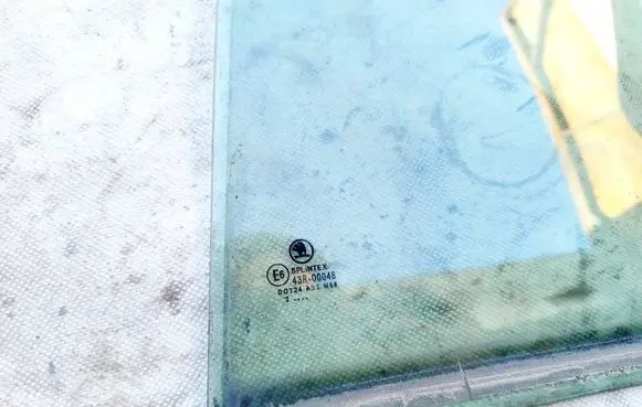 Skoda Superb B5 (3U) Rear vent window glass AS2