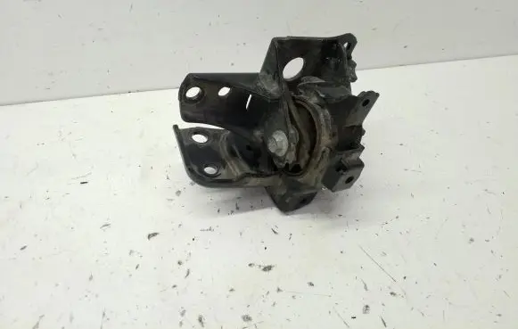 Toyota Prius+ (ZVW40) Engine mount bracket