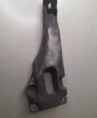 Engine mounting bracket